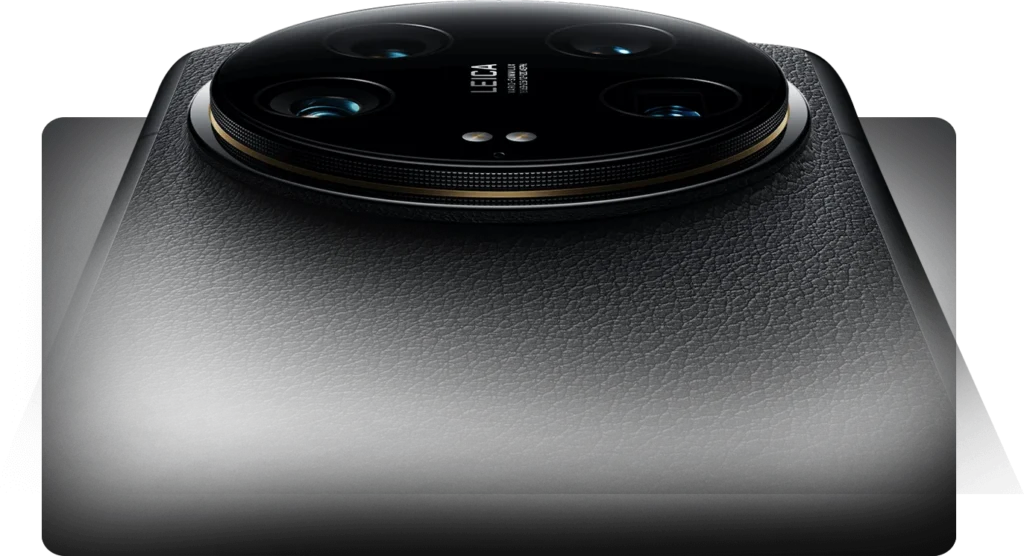 Xiaomi 14 Ultra, Front display and symmetrical slim bezels