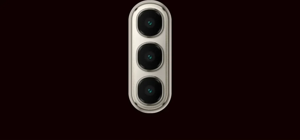 itel A95 5G, close-up of the triple camera strip