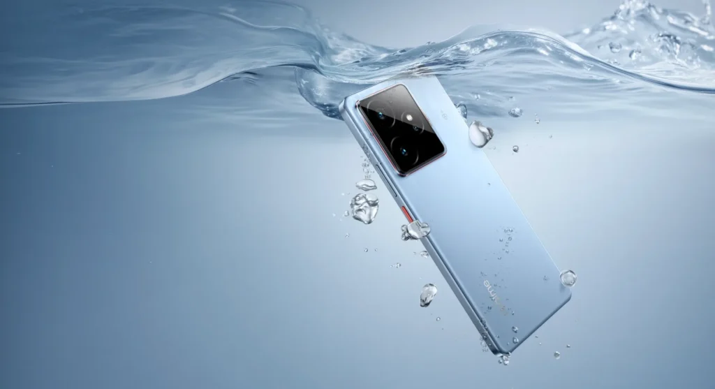 realme GT 7, in IceSense Blue, under water