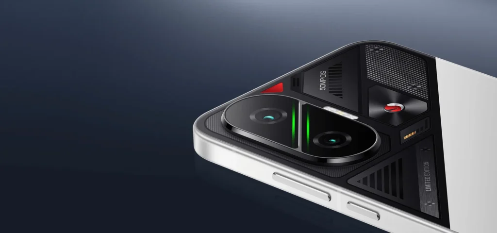 Poco F7, Cyber Silver Edition camera close-up