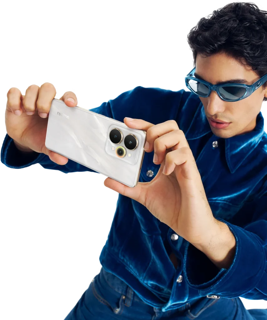 realme 15 5G, in Flowing Silver, held up by a man