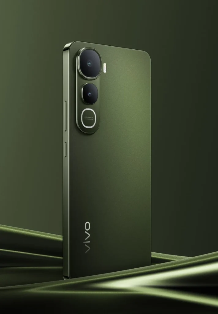 Vivo Y400 5G, in Olive Green, on a dark green background