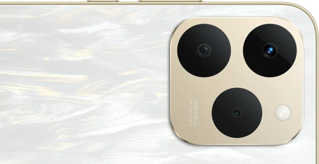 realme 15T 5G, camera close-up in Flowing Silver