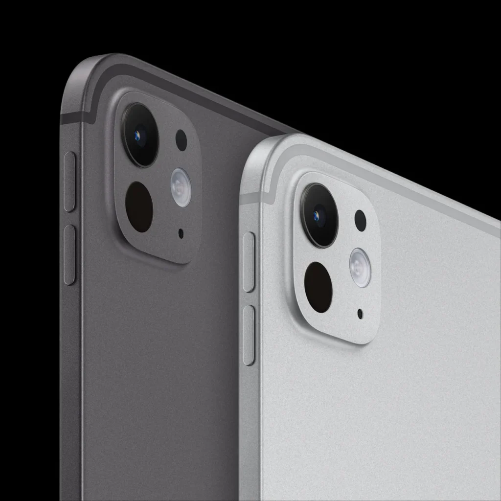 Apple iPad Pro 11″ (M5), camera corners in Silver and Space Black