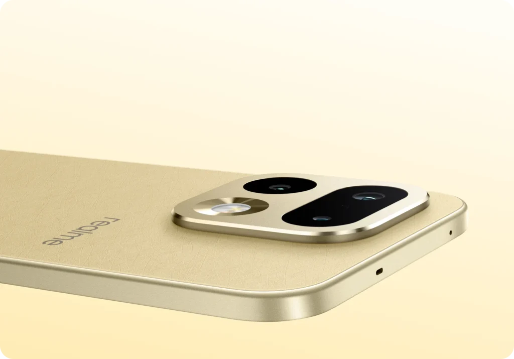 realme 16 Pro 5G, camera close-up in Master Gold