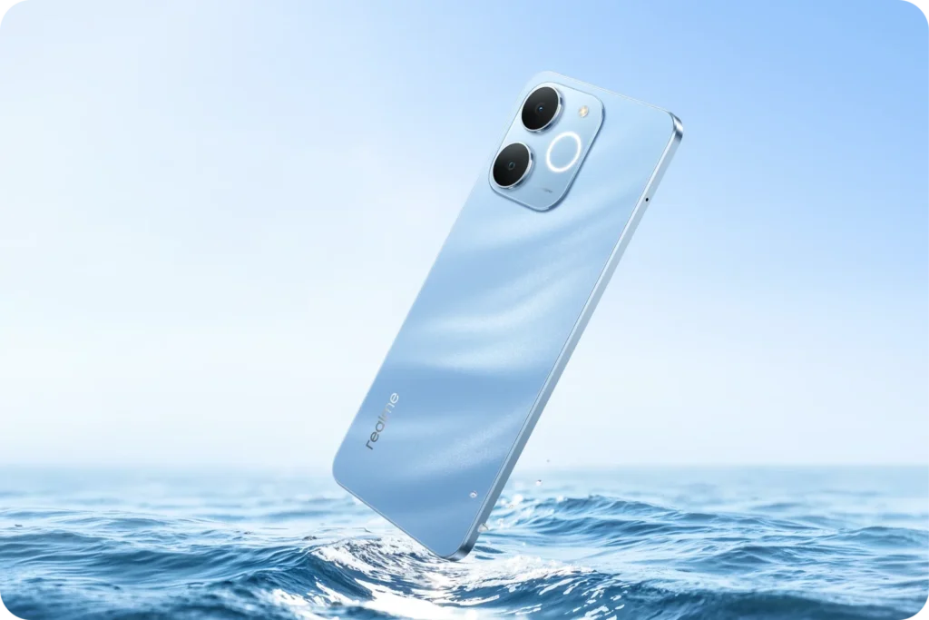 realme P4 Lite, in Sea Blue, above the sea