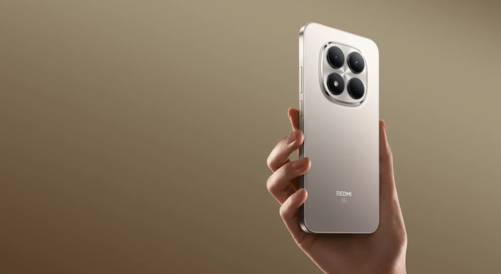 Xiaomi Redmi Note 15 Pro 5G, In hand during everyday city travel