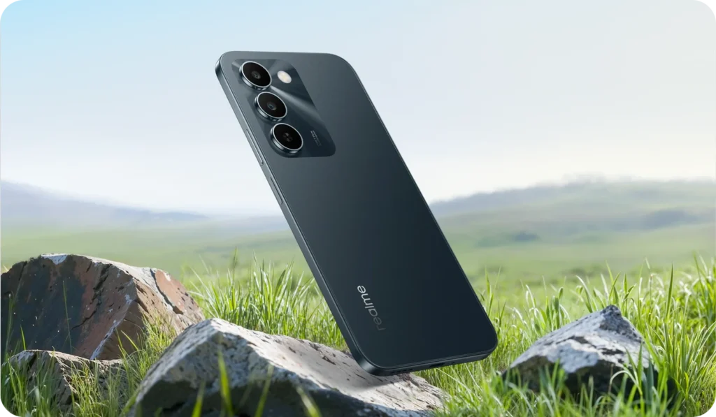 realme C83 5G, in Sprouting Green, on grass