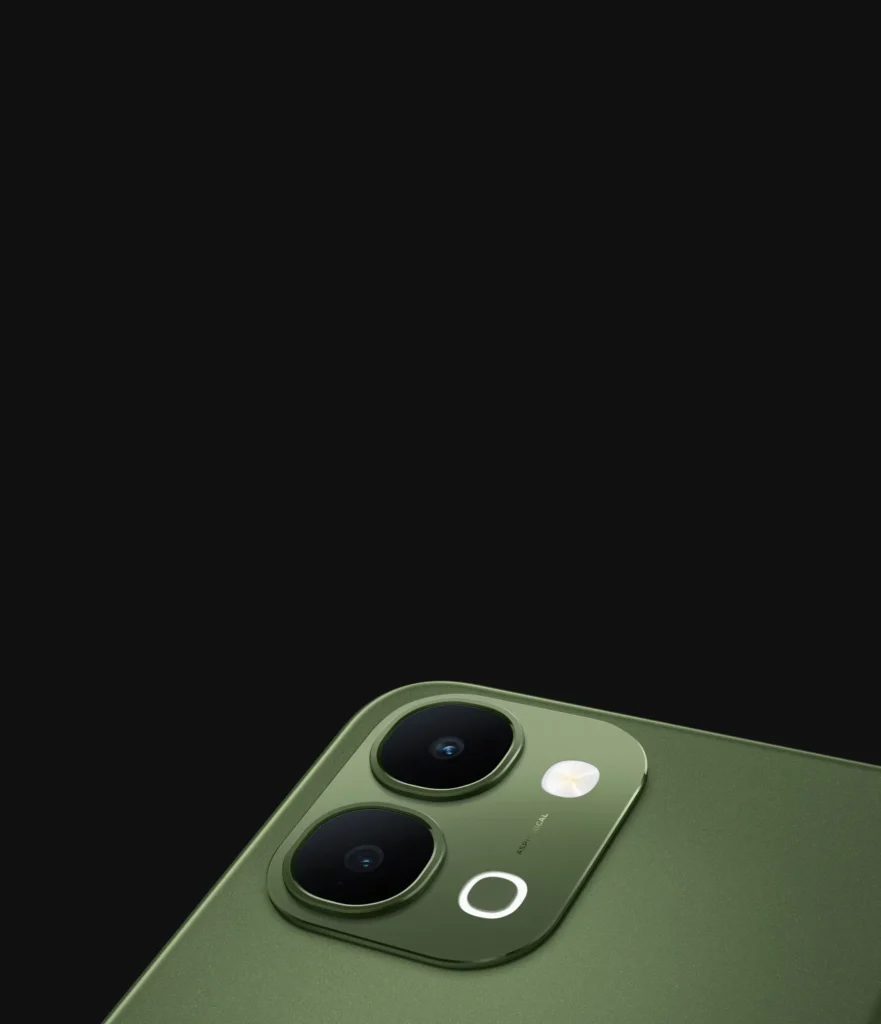 Vivo T5x 5G, close-up of the back corner in Cyber Green