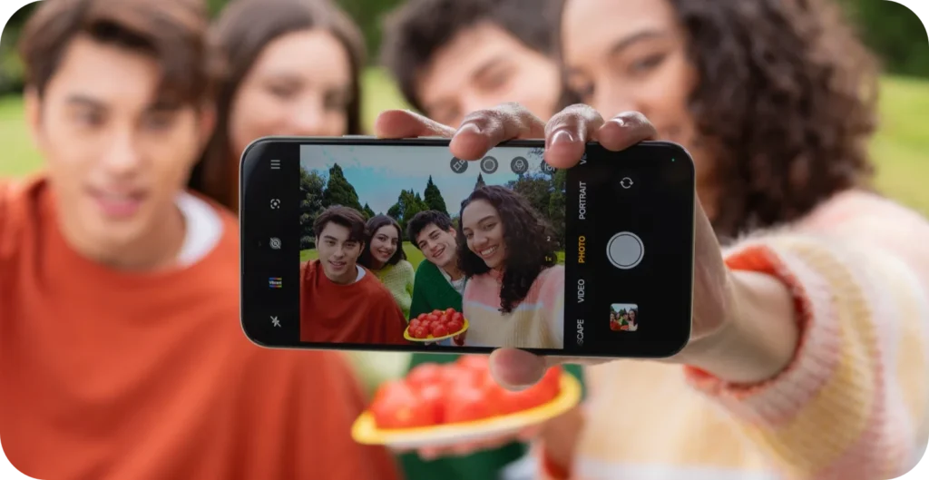 realme 16 5G, taking a group selfie with the rear camera