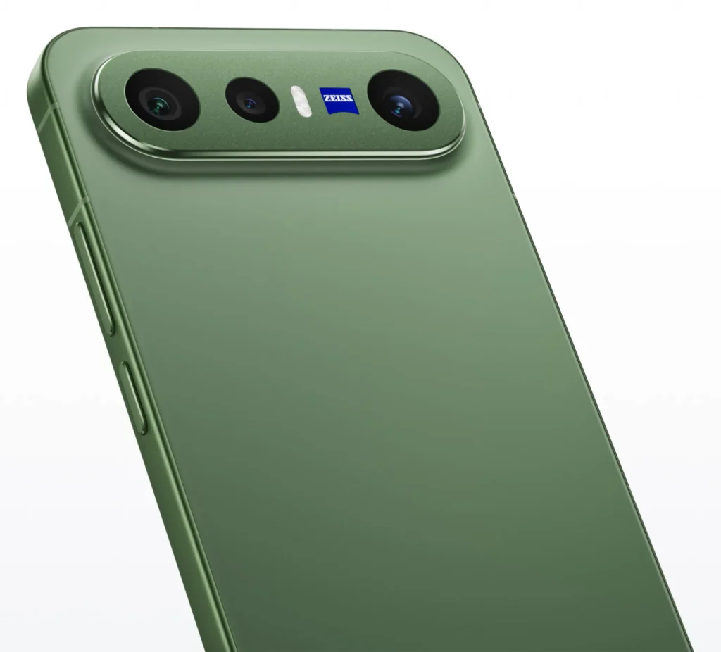 Vivo X300 FE, close-up of the camera bar in Urban Olive