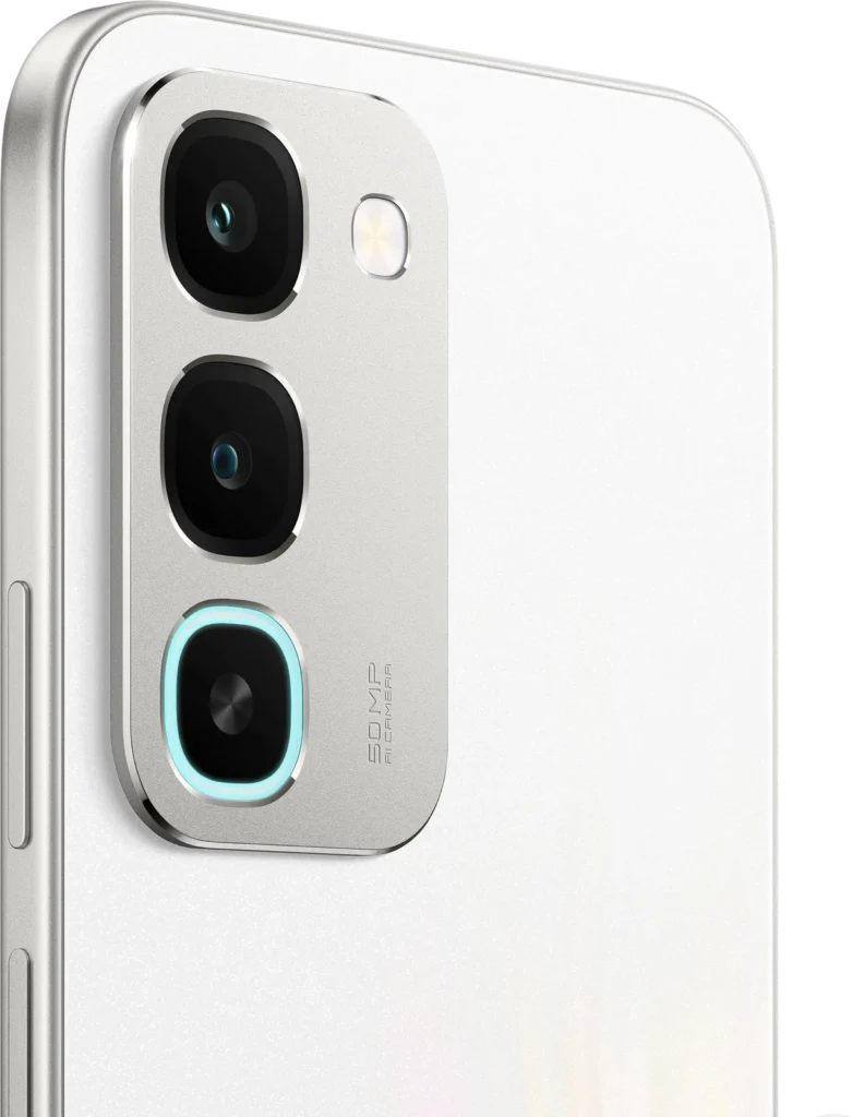 realme 16x 5G, camera close-up in Glory White