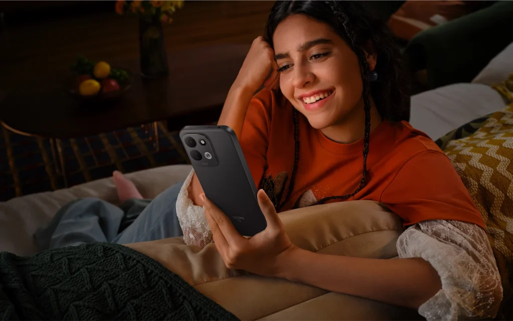 Xiaomi Redmi 17 5G, in Absolute Black, used on a sofa