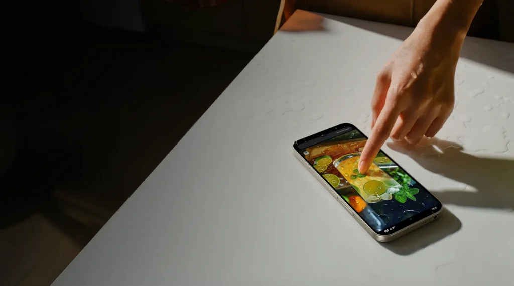 Xiaomi Redmi 17 5G, screen being tapped on a table
