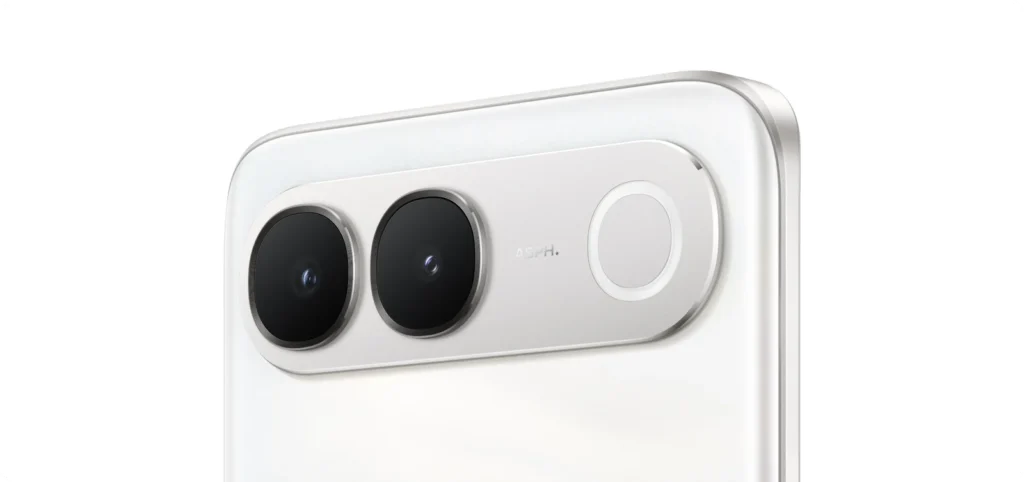Vivo S2, close-up of the camera module in Silk White