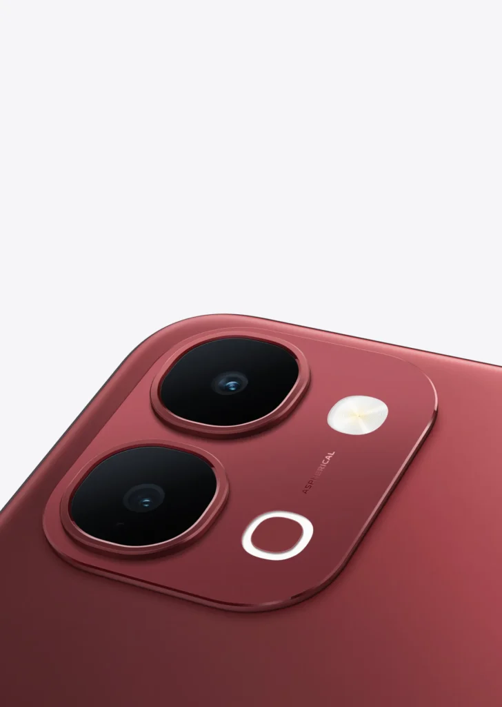 Vivo Y31t 5G, close-up of the camera module in Crimson Red