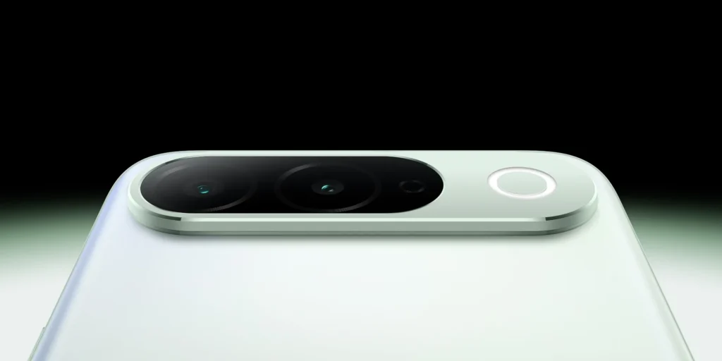 iQOO Z11, in Aurora Green, the camera up close
