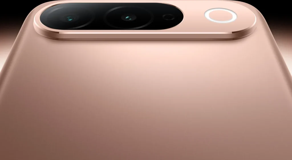 Vivo T5 5G, close-up of the camera bar in Royal Bronze