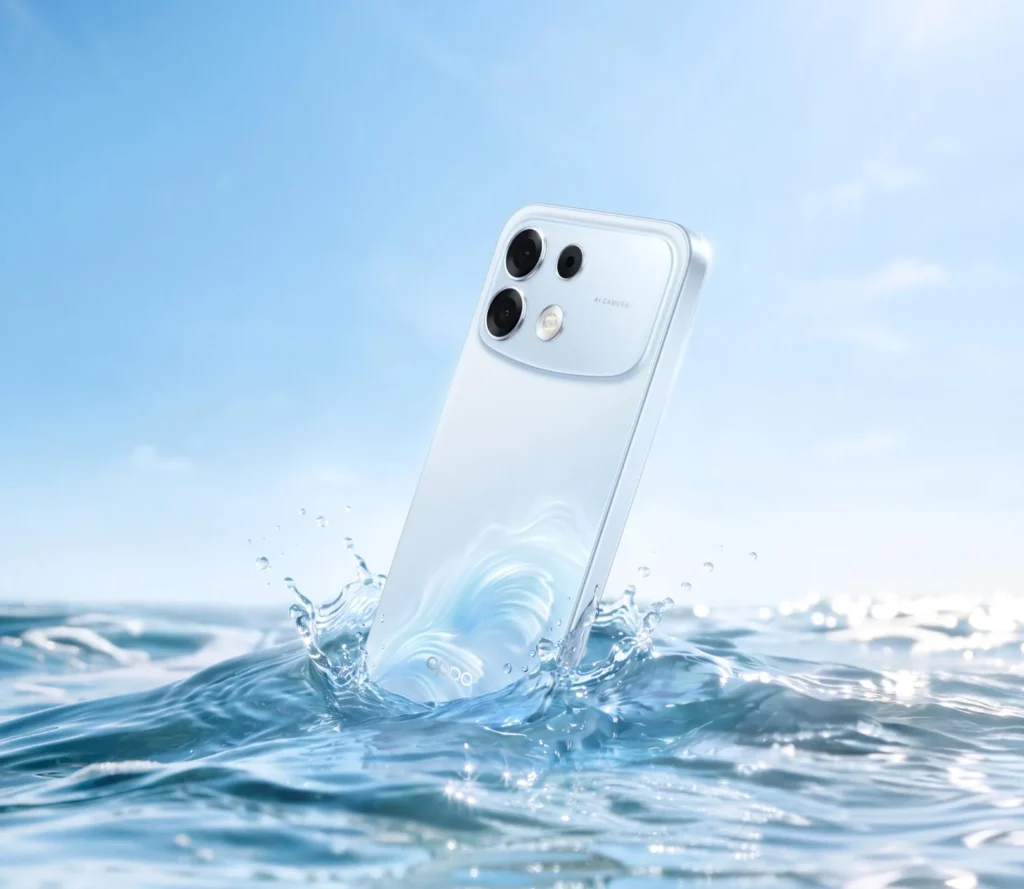 OPPO F35 Pro 5G, in Wave Blue, in splashing water