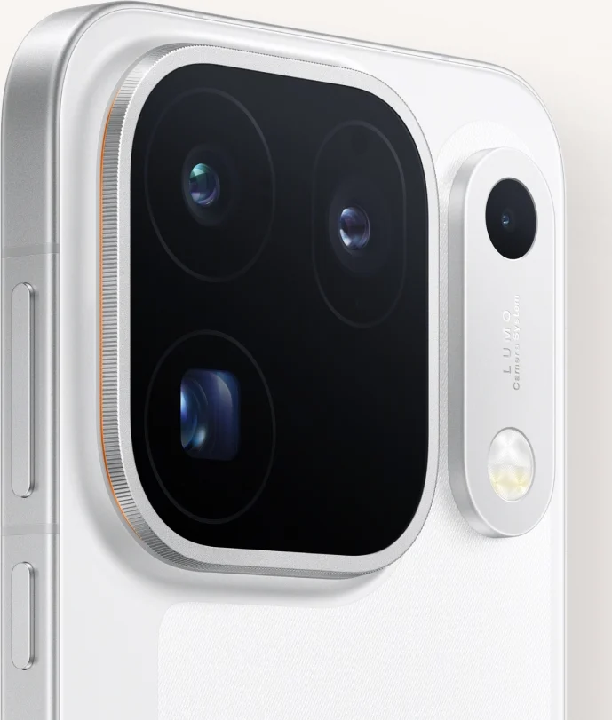 OPPO Find X10 Pro Max, camera module in Luna White, close up
