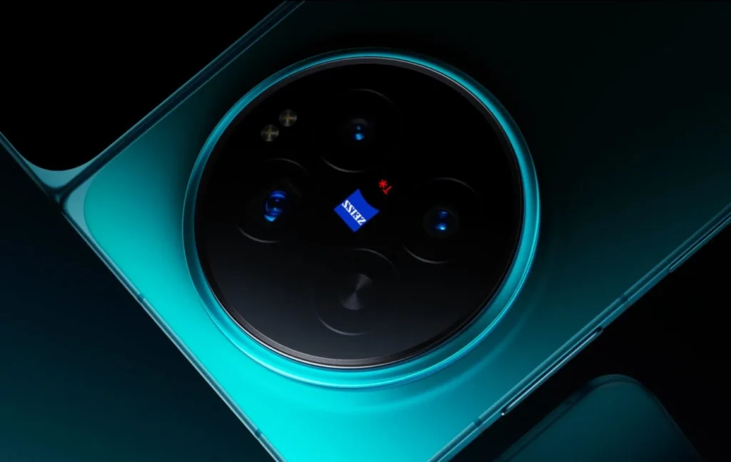 Vivo X Fold6, close-up of the round camera module in Nebula Teal